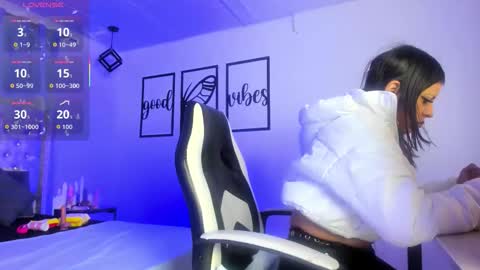 Snapshot of nicolee_millerr chatting on November 13, 2025, 11:53 am nicolee millerr online show from November 13, 2025, 11:53 am