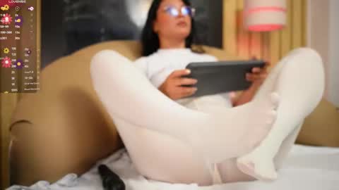 Nicol Flores  GMT-5 1530-2200  online show from December 14, 2025, 1:16 pm