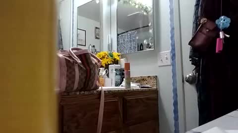 nicolelamm123 online show from April 16, 2026, 11:22 am