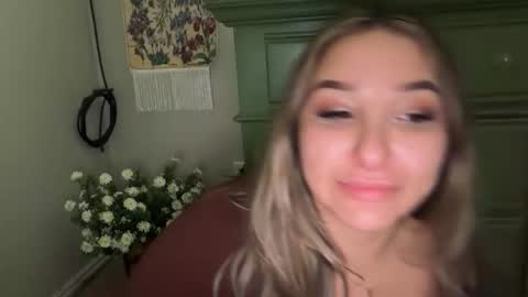 nicolelovesyou444 online show from November 4, 2025, 4:50 pm