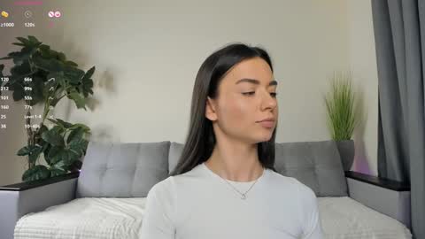 Snapshot of nicoleluuv chatting on December 8, 2024, 7:11 pm Dua Lipa online show from December 8, 2024, 7:11 pm