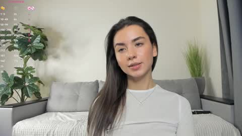 Snapshot of nicoleluuv chatting on January 27, 2025, 7:13 pm Dua Lipa online show from January 27, 2025, 7:13 pm