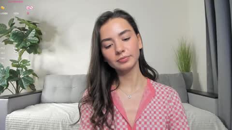 Snapshot of nicoleluuv chatting on January 30, 2025, 7:15 pm Dua Lipa online show from January 30, 2025, 7:15 pm