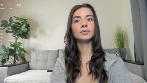 Snapshot of nicoleluuv chatting on February 7, 2025, 1:11 pm Dua Lipa online show from February 7, 2025, 1:11 pm