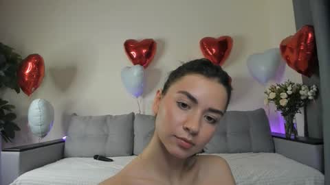 Snapshot of nicoleluuv chatting on February 13, 2025, 7:21 pm Dua Lipa online show from February 13, 2025, 7:21 pm
