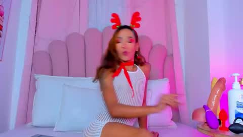 nicolemadrird online show from December 18, 2025, 7:31 pm