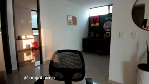 Snapshot of nicolemanson chatting on March 3, 2025, 10:31 pm Nicole Manson online show from March 3, 2025, 10:31 pm