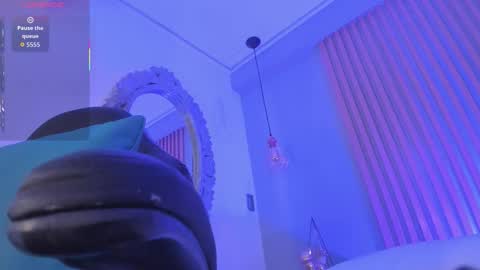 Nicole online show from November 19, 2025, 8:20 pm