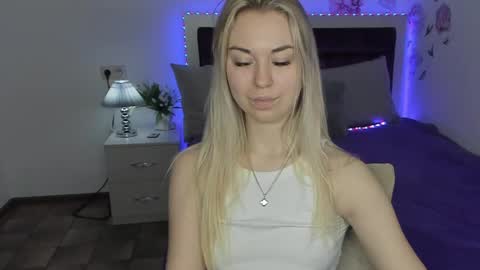 Snapshot of nicolestunning chatting on May 13, 2026, 6:33 am NicoleStunning online show from May 13, 2026, 6:33 am