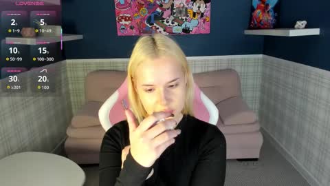 Nicoletta online show from January 18, 2026, 1:42 am