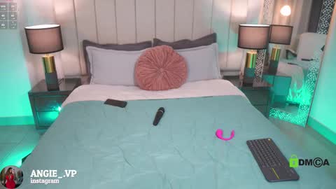 nicoleth18 online show from March 12, 2026, 11:38 am