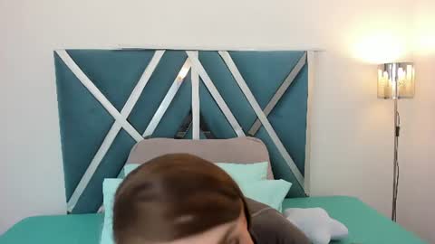 nicoll_89 online show from June 14, 2026, 12:07 pm
