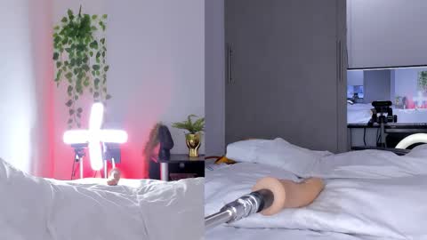 Nicolle Saenzz online show from December 21, 2025, 6:53 am