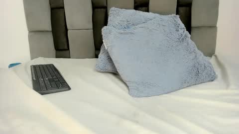 Snapshot of nicolle_smithh_ chatting on May 11, 2026, 4:04 pm nicolle_smithh_ online show from May 11, 2026, 4:04 pm