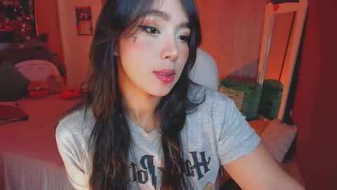 Nicolle  Go to Visit   online show from October 15, 2025, 10:59 am