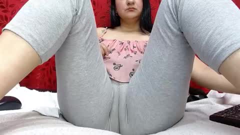 NICOLLE online show from February 17, 2026, 11:00 pm