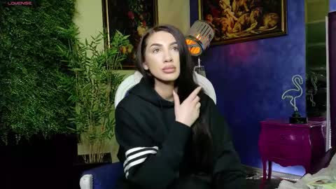 Snapshot of nicollepalmer chatting on November 19, 2025, 1:33 pm Nicolle online show from November 19, 2025, 1:33 pm