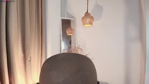 nicolletease online show from December 4, 2025, 12:25 pm