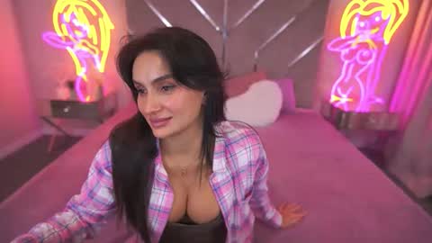 Nicole online show from November 17, 2025, 6:41 am