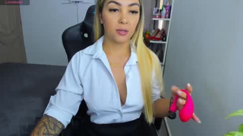 Snapshot of nicolporto chatting on October 5, 2025, 11:52 am Nicol online show from October 5, 2025, 11:52 am