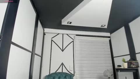 NicolRoss online show from December 4, 2025, 10:07 pm