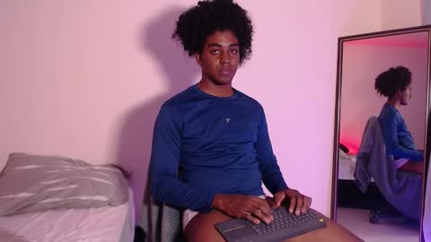 Snapshot of nicoymark1 chatting on November 24, 2025, 5:18 am Nico y Mark online show from November 24, 2025, 5:18 am