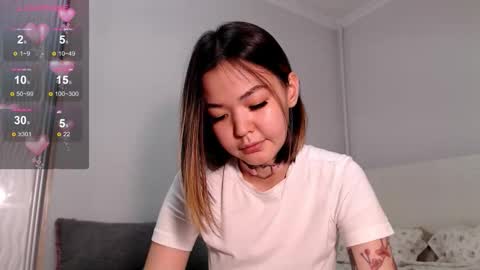 Niia online show from October 24, 2025, 3:19 pm