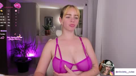 Niicoleta  online show from April 9, 2026, 2:55 am