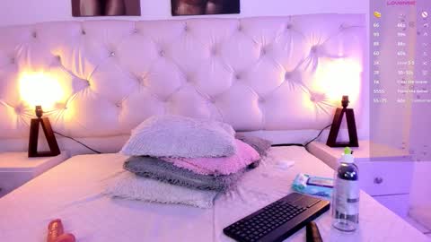 Nicolle  online show from November 13, 2025, 5:45 pm