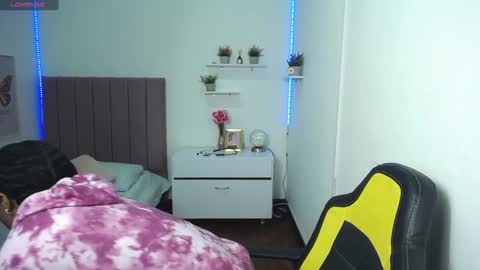 Snapshot of niina_lovee_ chatting on December 3, 2024, 3:22 pm online show from December 3, 2024, 3:22 pm