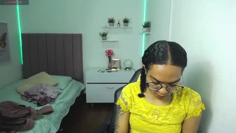 Snapshot of niina_lovee_ chatting on December 3, 2024, 6:28 pm online show from December 3, 2024, 6:28 pm