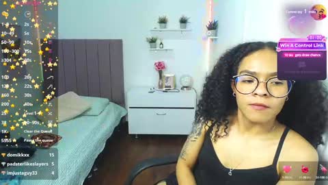 Snapshot of niina_lovee_ chatting on December 6, 2024, 5:11 pm online show from December 6, 2024, 5:11 pm