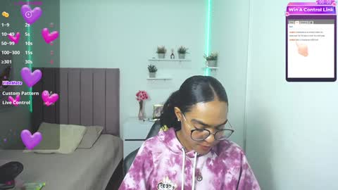 Snapshot of niina_lovee_ chatting on December 11, 2024, 5:26 pm online show from December 11, 2024, 5:26 pm