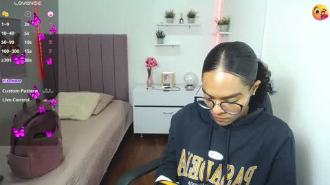 Snapshot of niina_lovee_ chatting on December 12, 2024, 2:55 pm online show from December 12, 2024, 2:55 pm