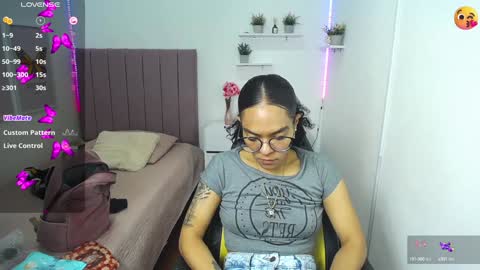 Snapshot of niina_lovee_ chatting on December 12, 2024, 5:59 pm online show from December 12, 2024, 5:59 pm