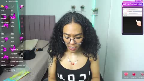 Snapshot of niina_lovee_ chatting on December 16, 2024, 2:38 pm online show from December 16, 2024, 2:38 pm