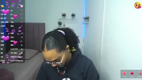 Snapshot of niina_lovee_ chatting on December 18, 2024, 3:55 pm online show from December 18, 2024, 3:55 pm