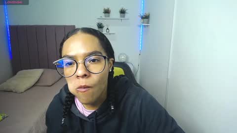 Snapshot of niina_lovee_ chatting on December 19, 2024, 2:02 pm online show from December 19, 2024, 2:02 pm