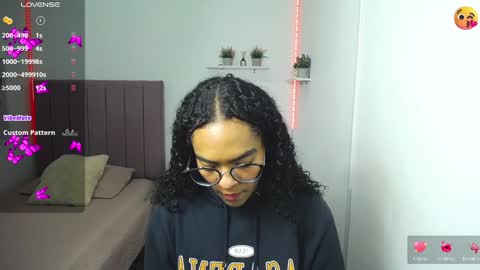 Snapshot of niina_lovee_ chatting on December 27, 2024, 1:50 pm online show from December 27, 2024, 1:50 pm