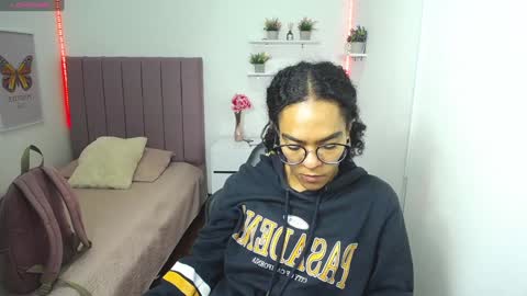 Snapshot of niina_lovee_ chatting on December 28, 2024, 1:59 pm online show from December 28, 2024, 1:59 pm