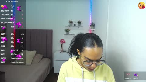 Snapshot of niina_lovee_ chatting on December 30, 2024, 1:36 pm online show from December 30, 2024, 1:36 pm