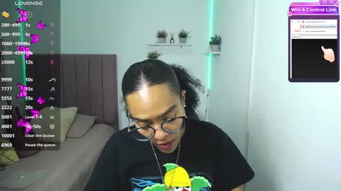 Snapshot of niina_lovee_ chatting on December 30, 2024, 4:40 pm online show from December 30, 2024, 4:40 pm