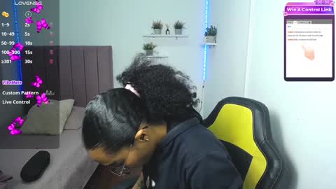 Snapshot of niina_lovee_ chatting on December 31, 2024, 5:07 pm online show from December 31, 2024, 5:07 pm
