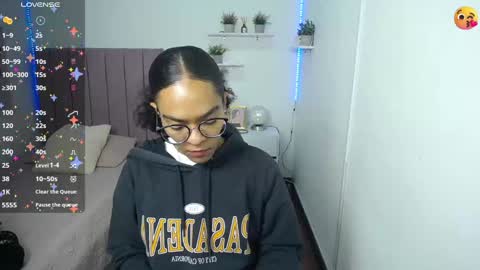 Snapshot of niina_lovee_ chatting on January 8, 2025, 1:52 pm online show from January 8, 2025, 1:52 pm