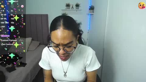Snapshot of niina_lovee_ chatting on January 8, 2025, 4:54 pm online show from January 8, 2025, 4:54 pm