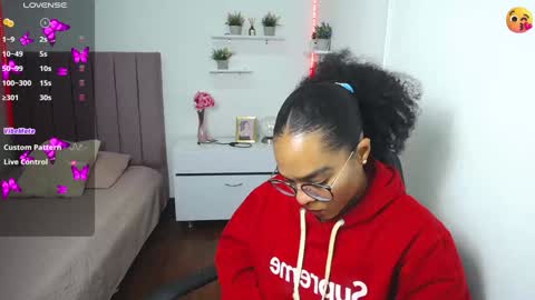 Snapshot of niina_lovee_ chatting on January 9, 2025, 5:43 pm online show from January 9, 2025, 5:43 pm