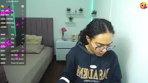 Snapshot of niina_lovee_ chatting on January 14, 2025, 2:11 pm online show from January 14, 2025, 2:11 pm