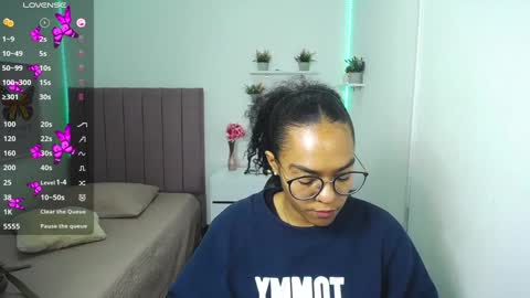 Snapshot of niina_lovee_ chatting on February 4, 2025, 1:48 pm online show from February 4, 2025, 1:48 pm