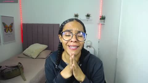 Snapshot of niina_lovee_ chatting on February 6, 2025, 1:54 pm online show from February 6, 2025, 1:54 pm