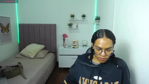 Snapshot of niina_lovee_ chatting on February 6, 2025, 4:58 pm online show from February 6, 2025, 4:58 pm